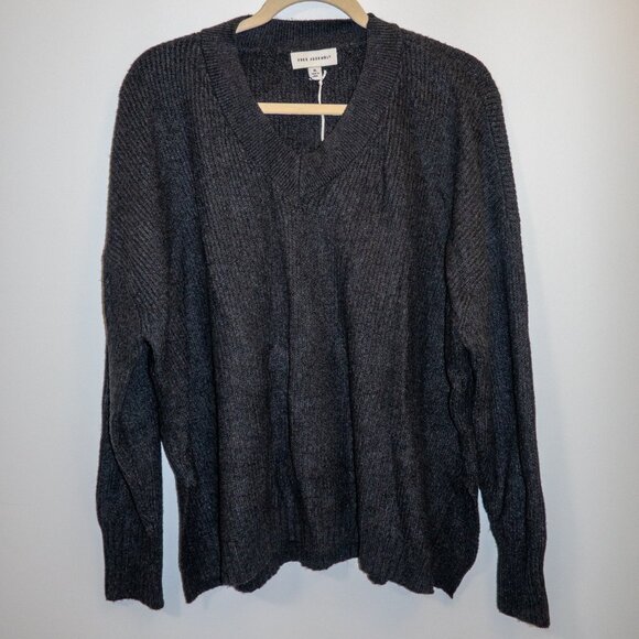Free Assembly V neck sweater - Picture 1 of 4